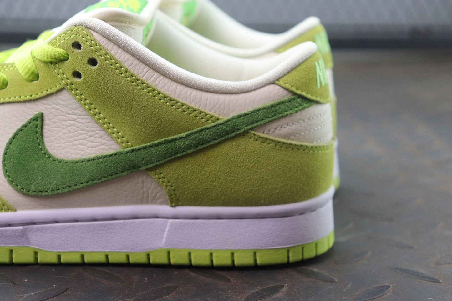 Nike SB Dunk Low Green Apple